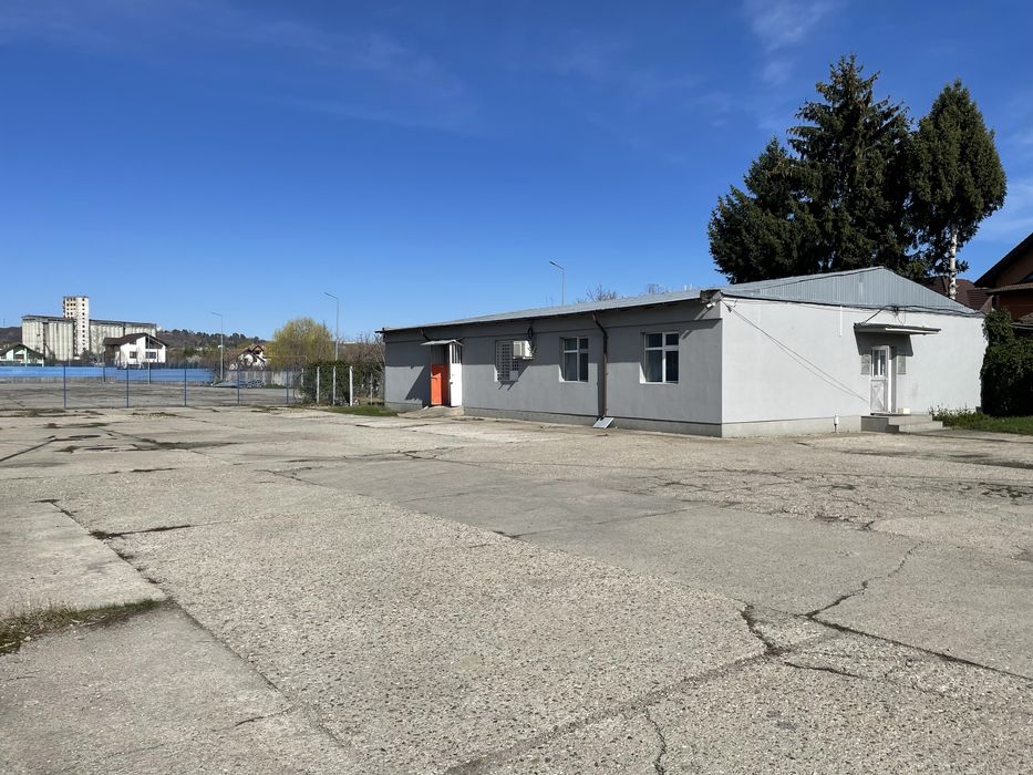 Spatii comerciale/birouri de inchiriat - 78 mp( din 268 mp )utili, birouri plus hol acces, grup sanitar si parcare 434 mp in curtea interioara