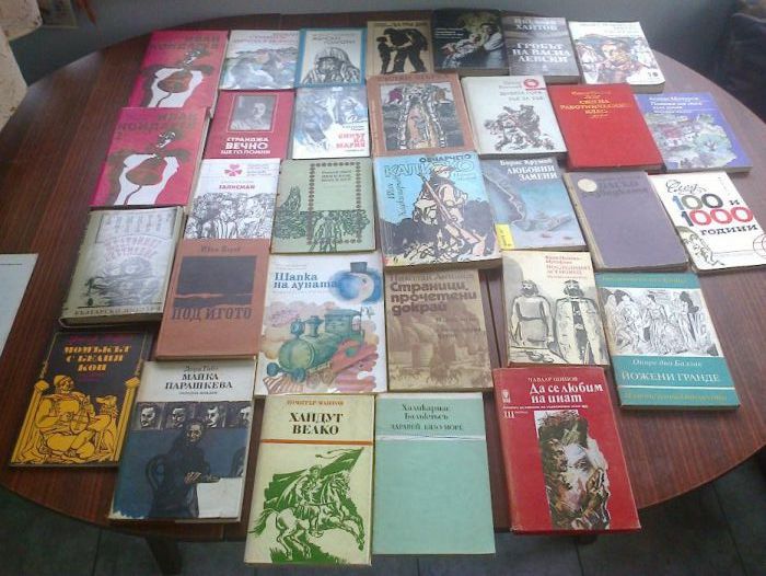 Продавам книги-български и чужди автори