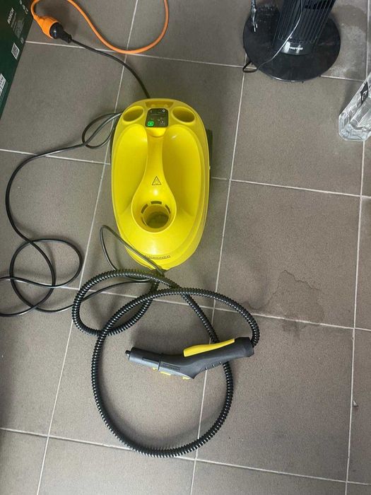 Aparat de curățat cu abur Kärcher SC 3 , Presiune: 3,5 bar, Preîncălzire: 30 s, Putere: 1900 W, Suprafață: 75 m², Rezervor: 1 l