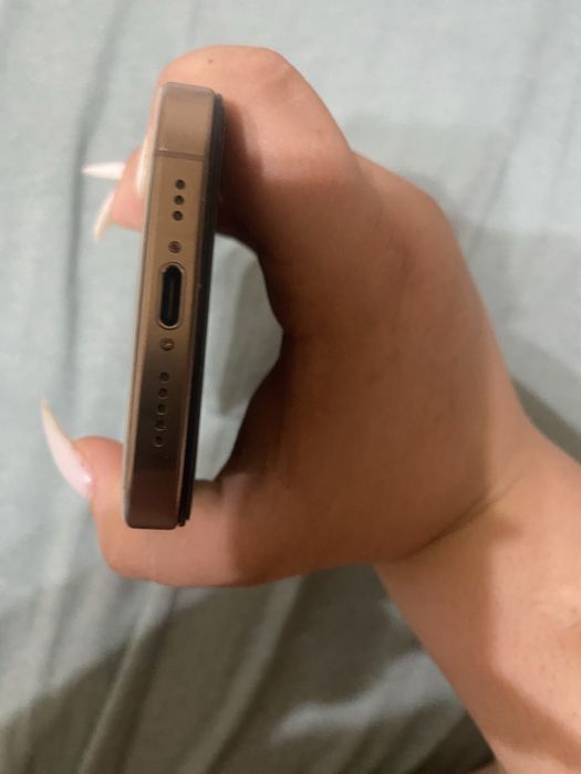 iPhone 16 pro 256GB Desert Titanium