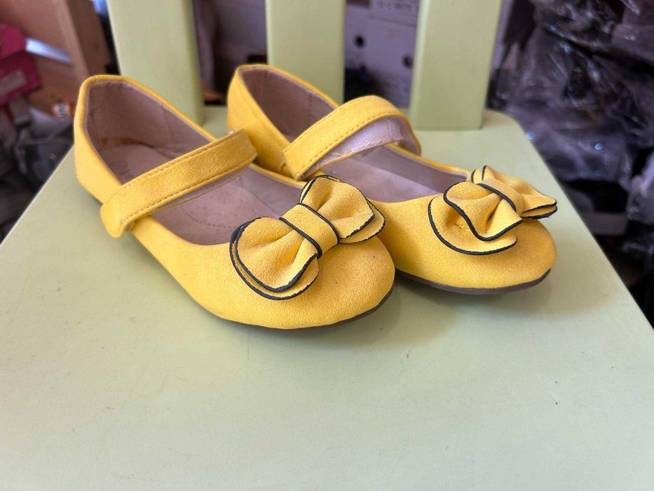 Детски обувки на едро