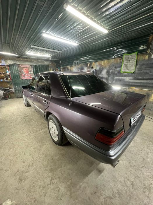 Мерседесс-220Е класс в хорошем состоянии