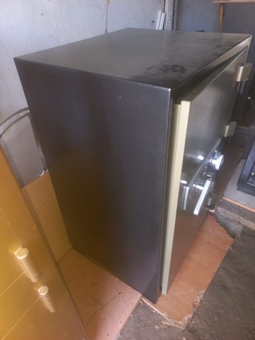 Продам сейф б/у  Topaz