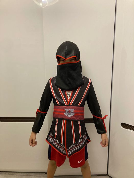 Платья для девочек и костюм для мальчиков