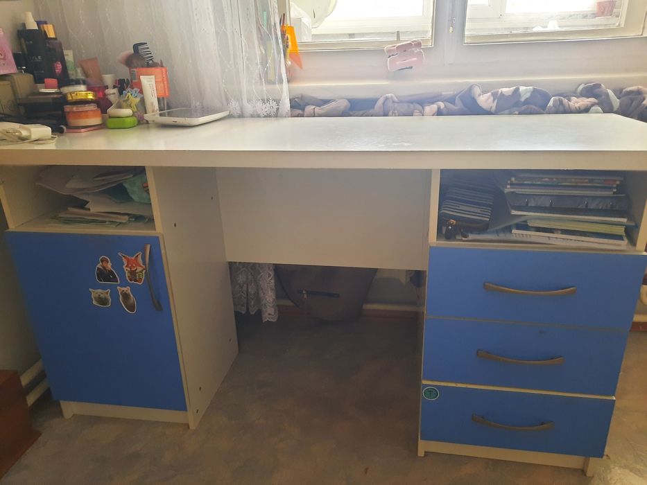 Стол ученический в отличном состоянии