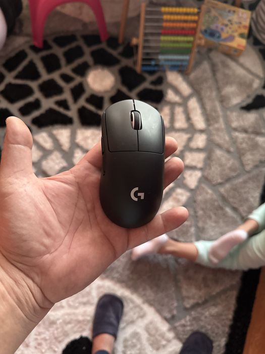 Mouse Gaming Logitech Pro X Superlight negru si alb