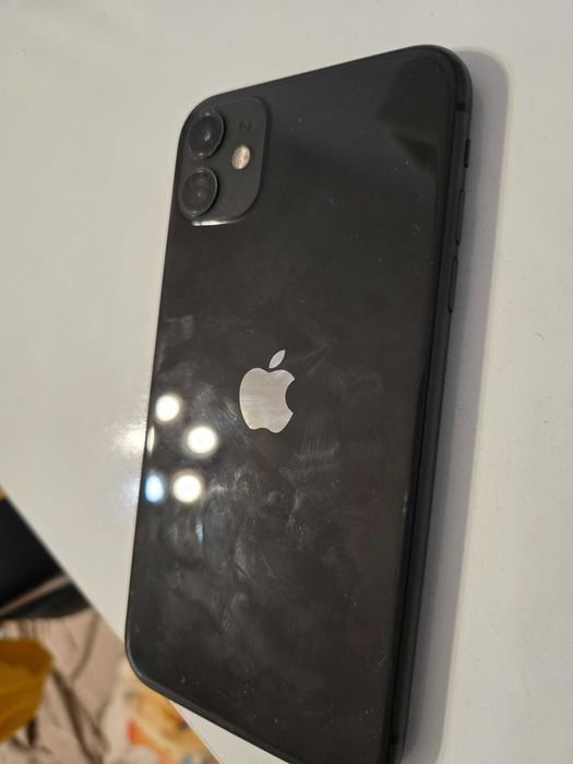 Продавам Айфон 11