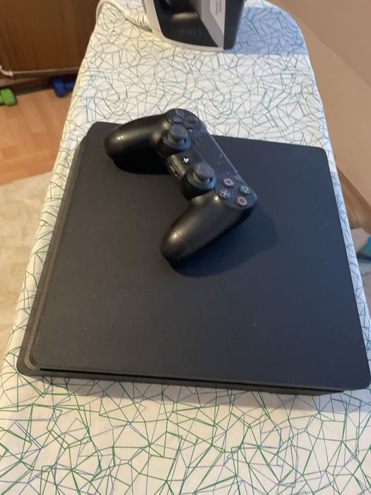 Playstation 4 slim