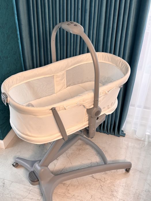 Vând Chicco Baby Hug 5-in-1, folosit foarte putin, in stare excelentă.