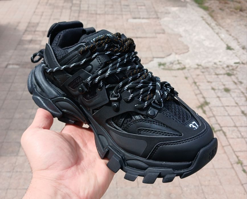 Balenciaga track