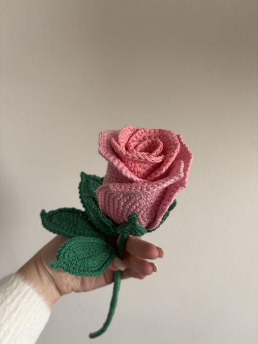Плетени рози различни цветове