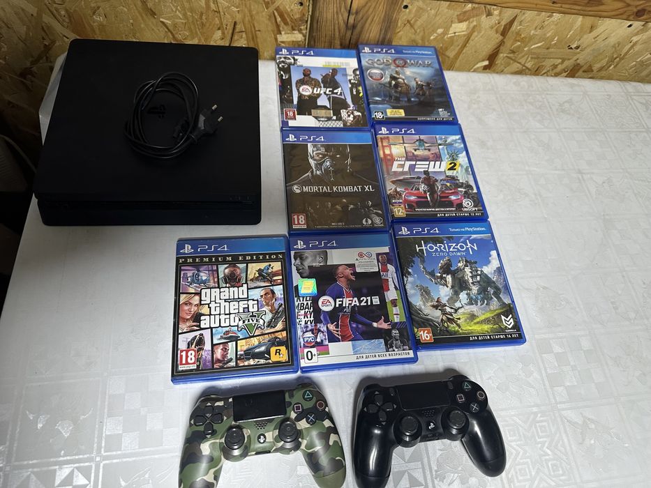 Игровая консоль PlayStation 4 Slim 1000Gb+два джойстика+семь игр