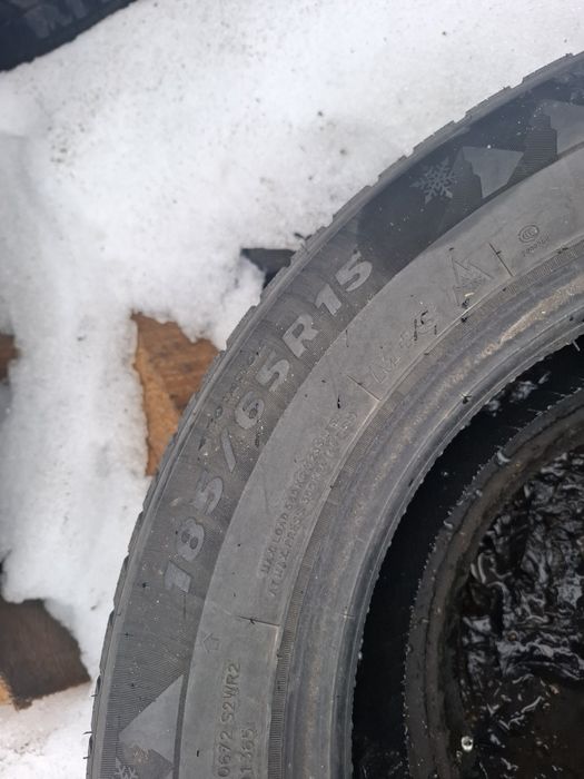Vand 2 anvelope 185 65 15 de iarna bune ca noi