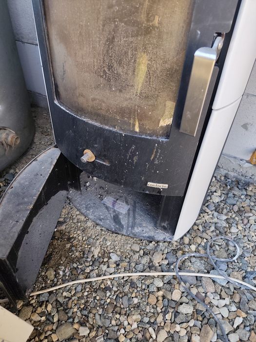 Sobă șemineu pe lemn