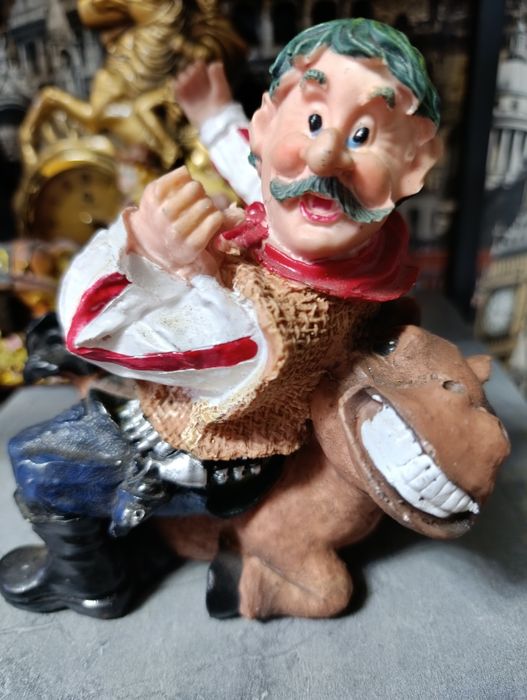 Статуэтки совпласитал продам