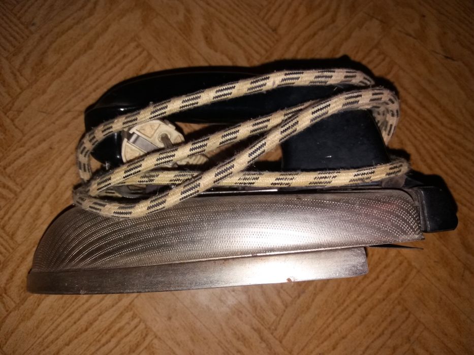 Fier de calcat vechi comunist piesa de colectie functional