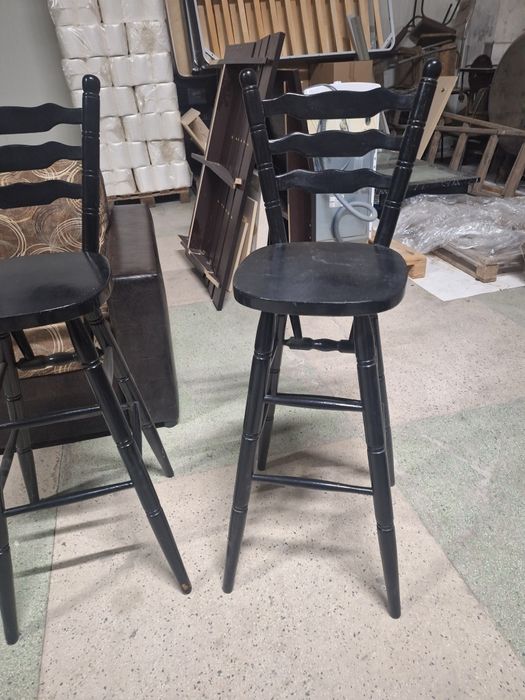 Бар стол в черен цвят