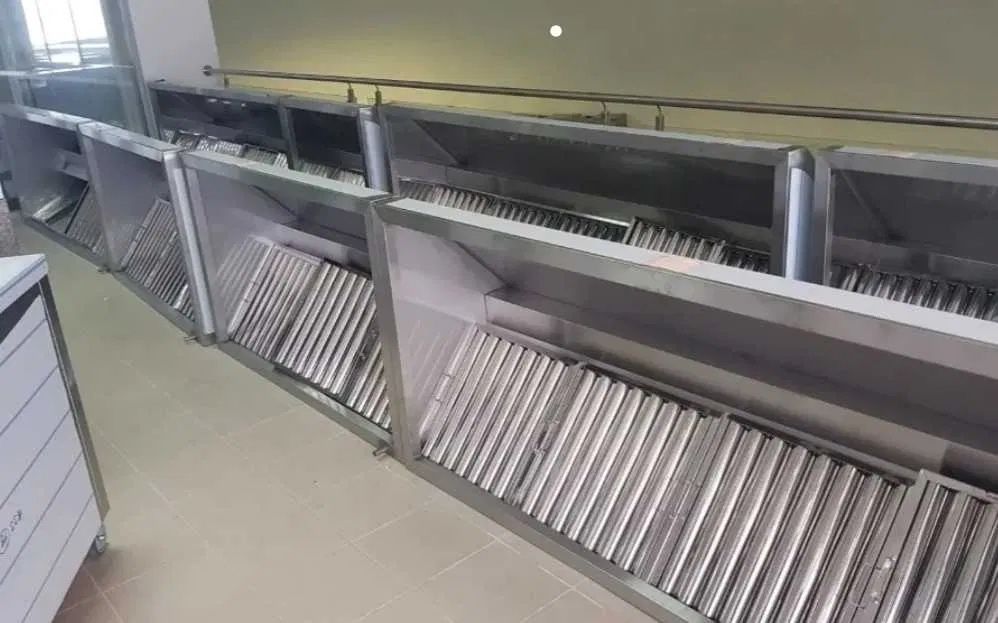 Hote de inox / mese de inox / mobilier pentru bucatarii profesionale