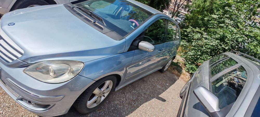 Mercedes- Benz B 180