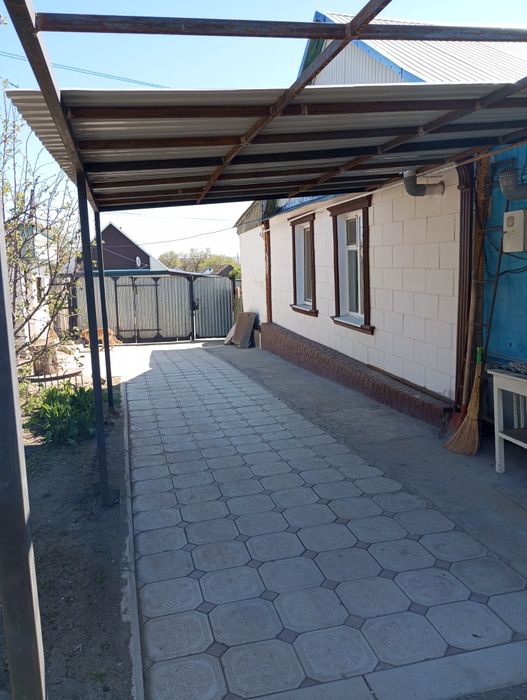 Срочно продам пол дома в центре города!