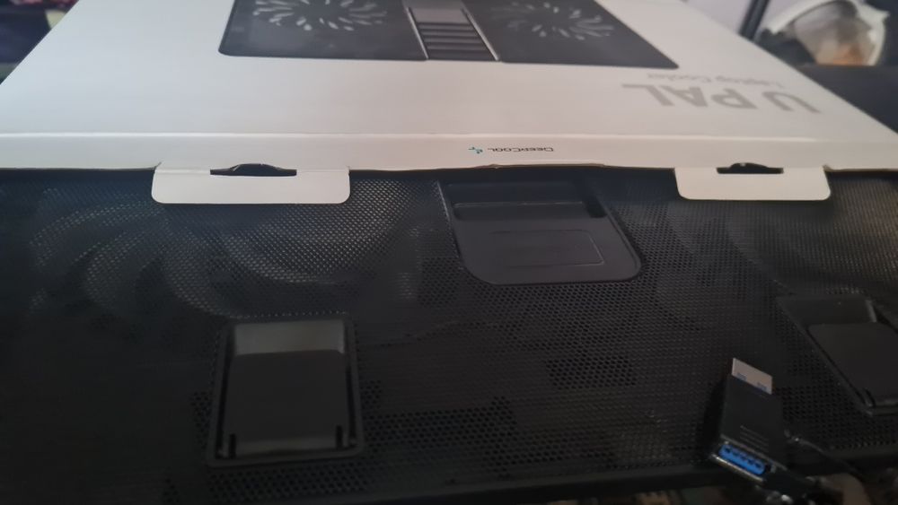 Охлаждающая подставка для ноутбука