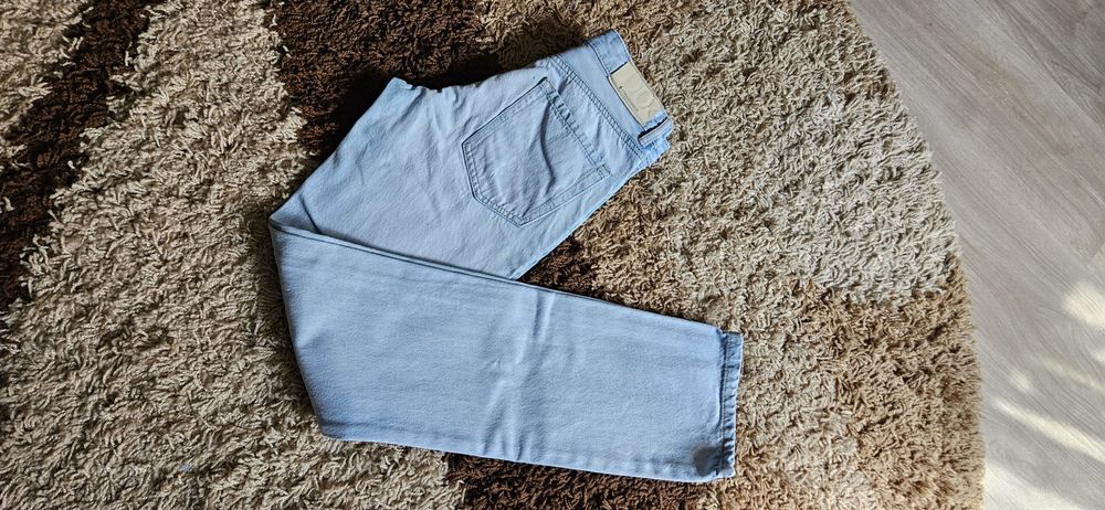 Blugi Stradivarius  32