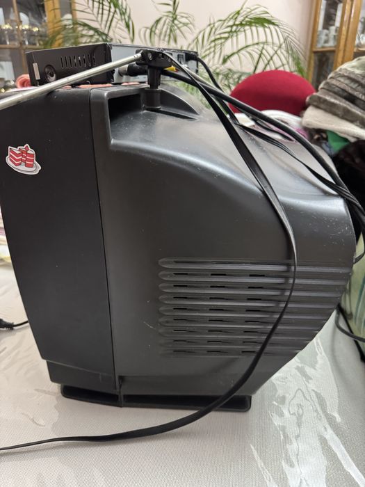 Телевизор  LG  диаггональ 48 см , новый