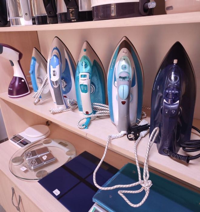 Утюг . Гладильная доска