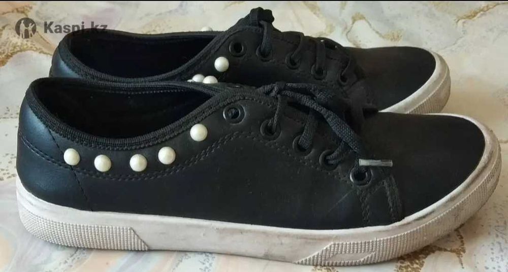 Спортивные кроссовки 37 разм.