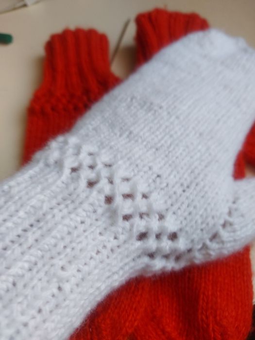 Варежки женские , продам