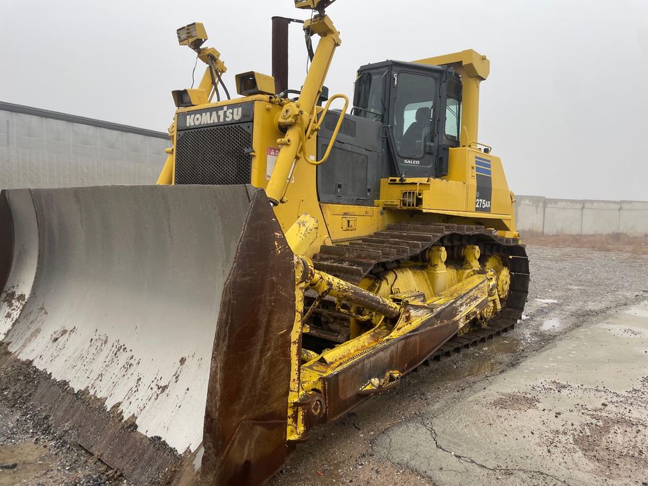 Бульдозер Komatsu 275