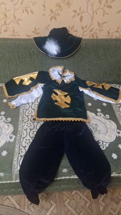 Продам костюм мушкетера