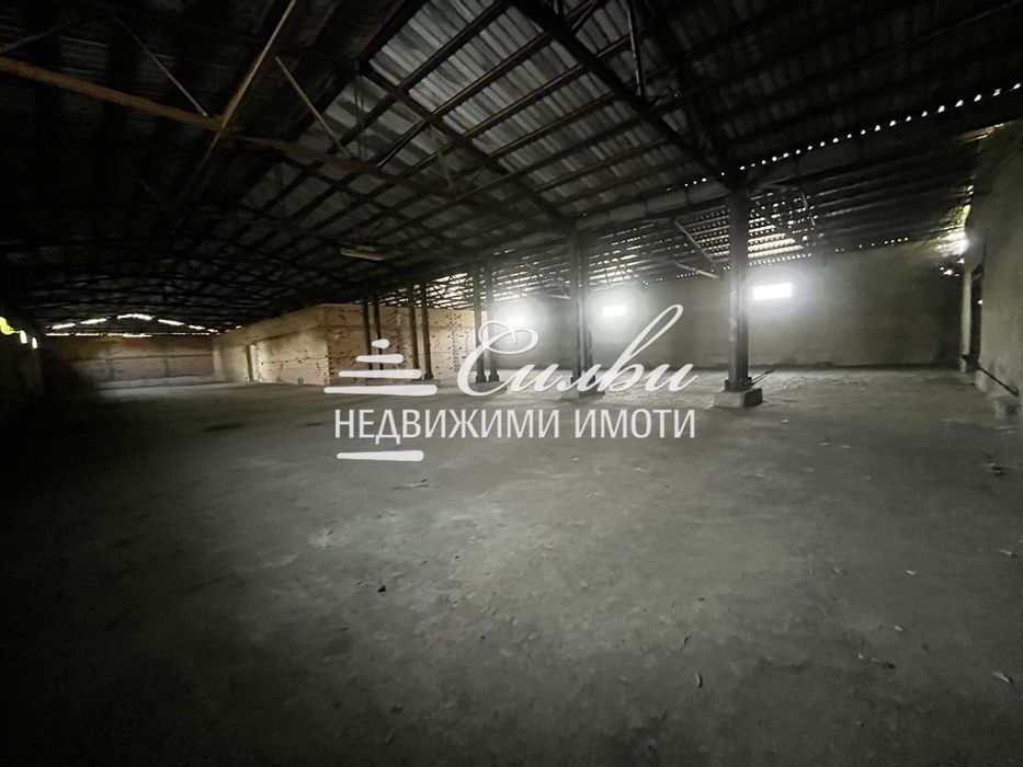 Дава се под наем Склад в Шумен, Тракия - 1300 кв.м за 1530 € - Снимка #4