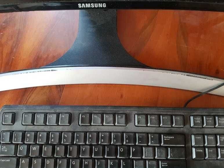 Monitor curbat Samsung S34E790C rezolutie 3440x1440 panel VA difuzoare