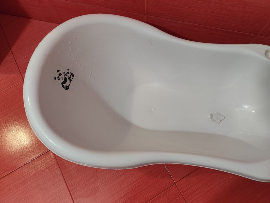 Чисто нова кошара и подарък корито