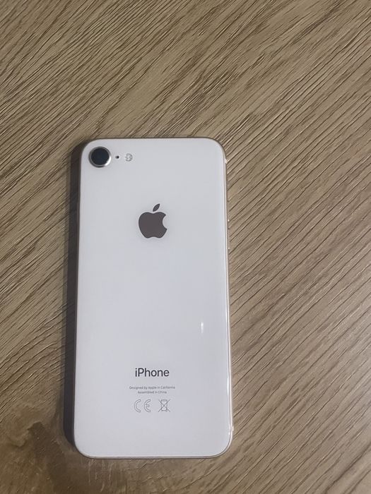 Iphone 8 64 GB продавам