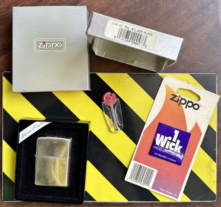 Zippo / argint placat din 2002 /05 + flint si pietre originale.