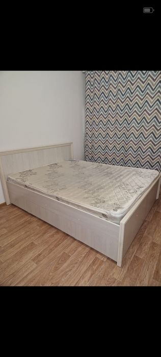 Двуспальная кровать.