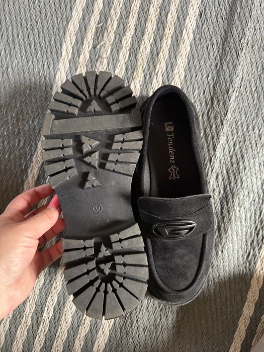 Черни велурени лоуфъри