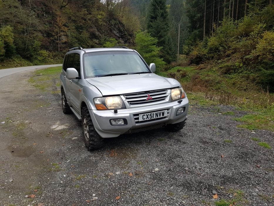 Dezmembrez mitsubishi pajero motor 3.2 mk3