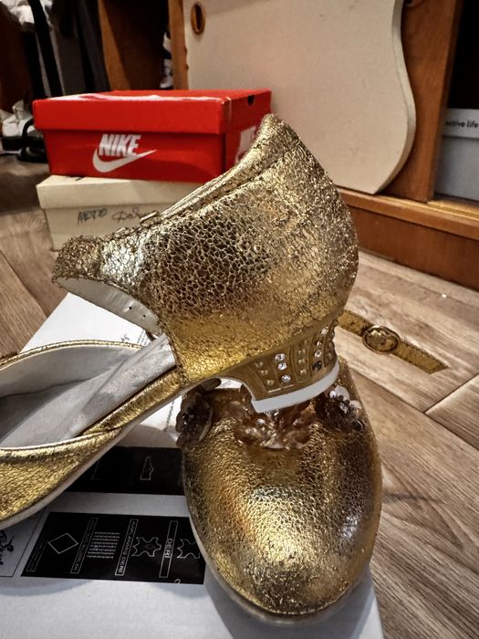 Срочно ! Продам туфли детские 34 размер