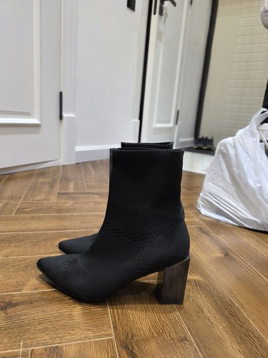 Соочно продам женские ботиночки . Италия PERTINI.