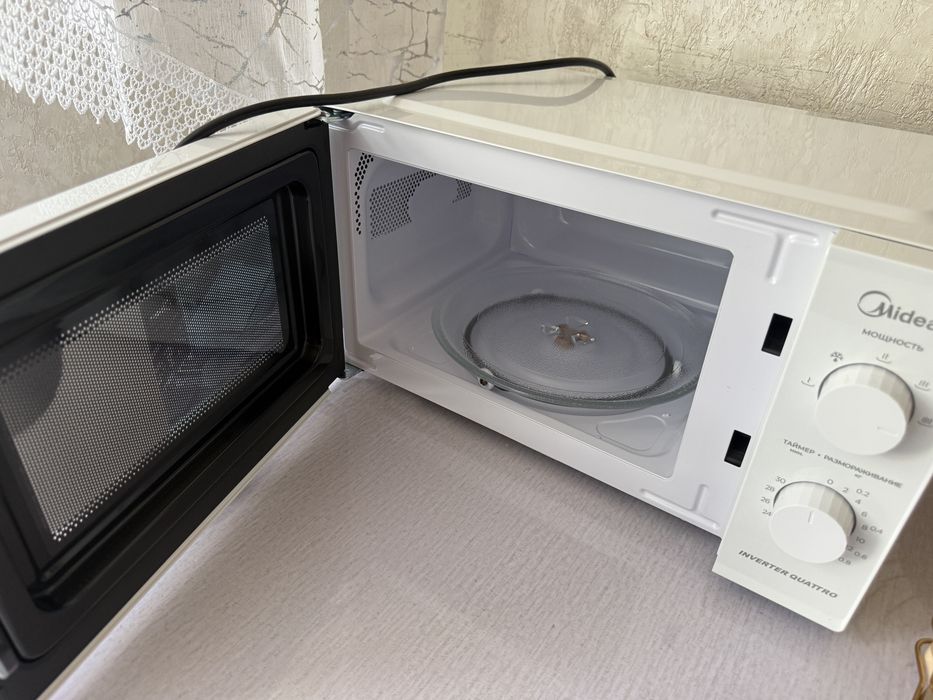 Микроволновка новая Midea