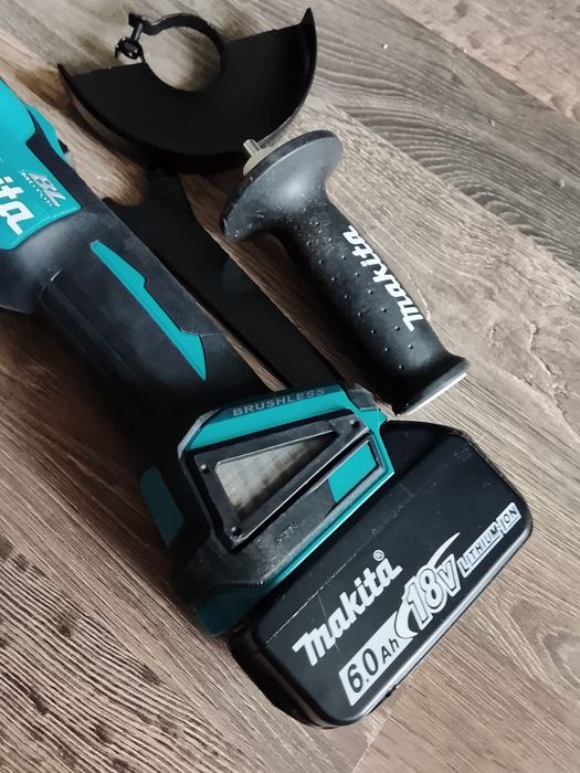 Flex Makita DGA 504 cu variator de viteza și baterie de 6A NOU