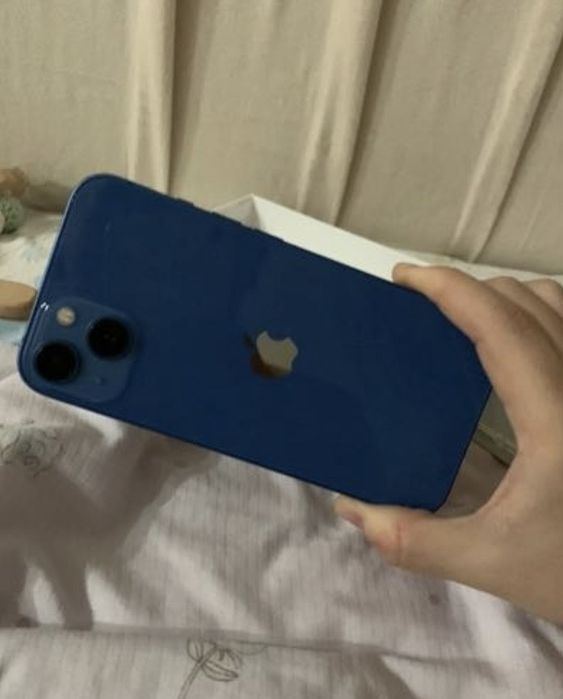 Продам Iphone 13