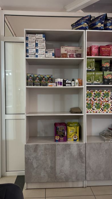 Продам шкаф с полками срочно