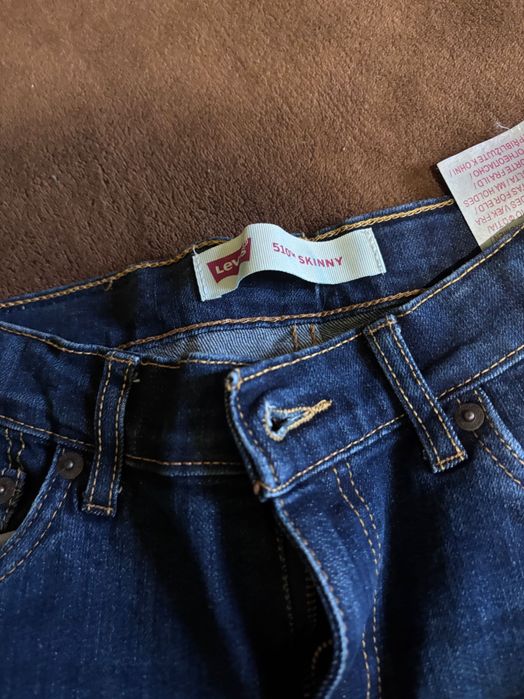 Blugi Levi’s în stare excelentă