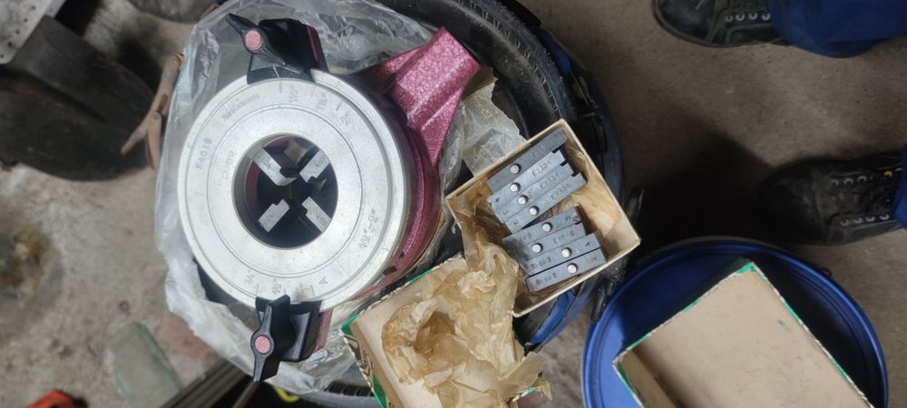 Резбонарезна  плашка за метални и водопроводни тръби