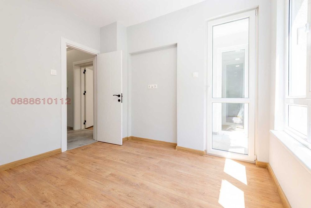 Продава се Тристаен апартамент в Варна, Спортна зала - 75 кв.м за 3454 €/кв.м - Снимка #4