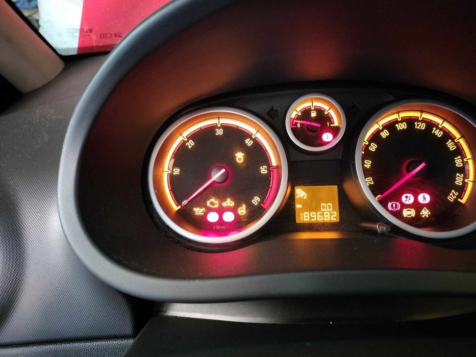 Opel CORSA rosie